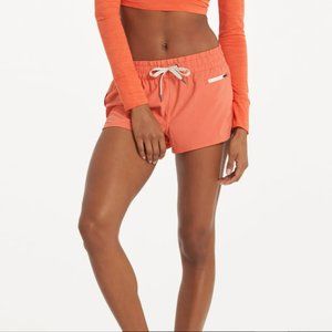 Vuori Clementine Short in Grapefruit - M
